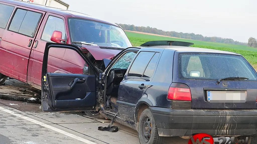 Pod Świdnicą zderzyły się 4 samochody