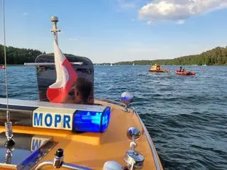 Akcja poszukiwawcza mężczyzny, który wskoczył z jachtu do jeziora Bełdany (9.06.2023 rok)