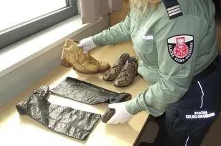 Podkarpacka KAS udaremniła próbę przemytu odzieży ze skóry pytona
