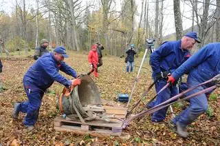 Dzwon waży około 300 kilogramów 