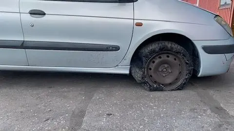Jechał pijany z przebitą oponą. Zatrzymał go przejeżdżający kierowca