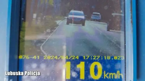 Pędził 110 km/godz. przez miasto. Stracił prawo jazdy
