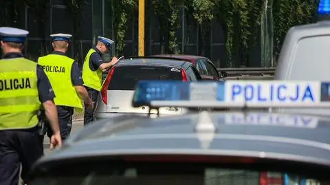 Czterolatek wbiegł pod samochód. Nieprzytomny, w ciężkim stanie został zabrany do szpitala