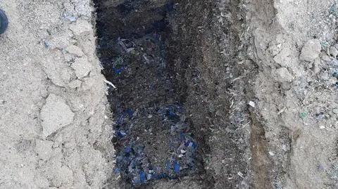 Odpady zakopane trzy metry pod ziemią