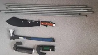 Niebezpieczne przedmioty przewożone przez kibiców Cracovii