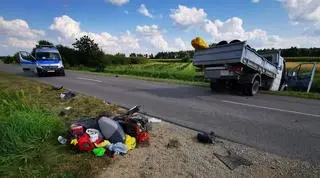 Skuter zderzył się z dostawczym autem, kierowca jednośladu trafił do szpitala 