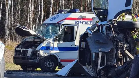Zderzenie karetki z dwoma busami. Są ranni