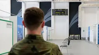 W oczekiwaniu na pacjentów. Sala treningowa w której odbywają się także mecze niższych lig siatkówki i koszykówki też jest miejscem szczepień. 