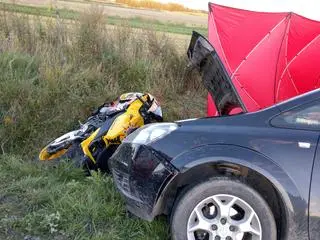 26-letni motocyklista mimo udzielonej pomocy zmarł 