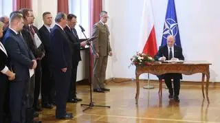 "Komisja złożona z ludzi od parówek i puszek"?