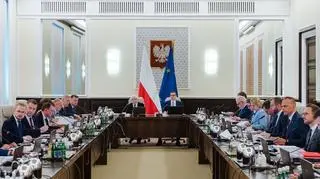 Jarosław Kaczyński i Mateusz Morawiecki na posiedzeniu rządu
