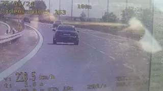 Ograniczenie prędkości w tym miejscu wynosiło 120 km/h