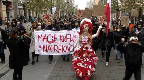 "Myślę, czuję, decyduję!". Kolejny dzień protestów po decyzji Trybunału Konstytucyjnego