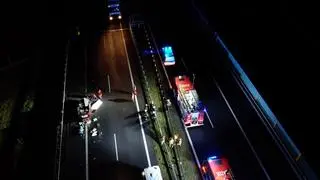 W zderzeniu samochodu osobowego z dźwigiem zginął mężczyzna