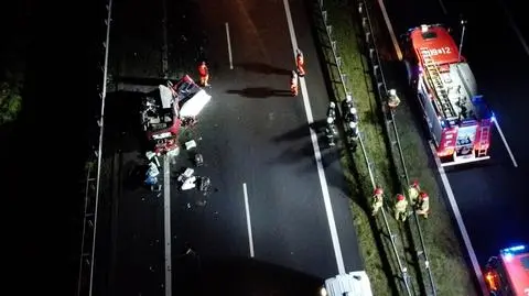 Zderzenie samochodu z dźwigiem na ekspresówce. Zginął mężczyzna