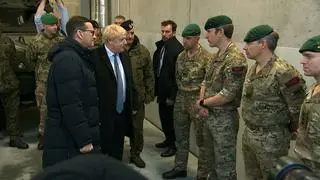 Spotkanie z polskimi i brytyjskimi żołnierzami w bazie wojskowej 1 Warszawskiej Brygady Pancernej im. Tadeusza Kościuszki
