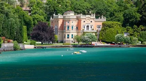 Luksusowe wille, wielkie posiadłości, miliony euro. Włoskie media o "dziurawych" sankcjach na oligarchów