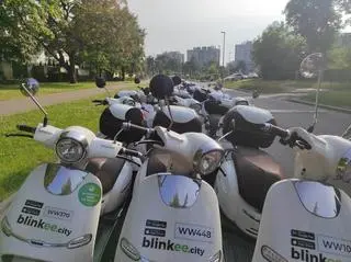 Skutery elektryczne na ulicy Ludwinowskiej w Krakowie