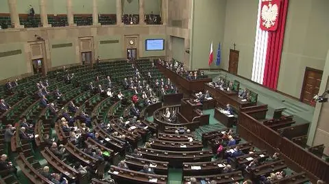 Uprawia Nowogrodzką politykę zagraniczną. Opozycja zarzucała Czaputowiczowi że polityką zagraniczną steruje prezes PiS