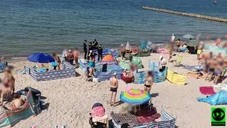 Mielno. Policja na plaży