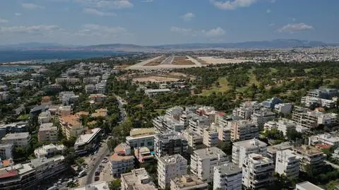 Lotnisko i miejskie obiekty "na polu minowym". Znaleziono ponad 300 bomb