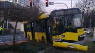 Zderzenie autobusu z ciężarówką