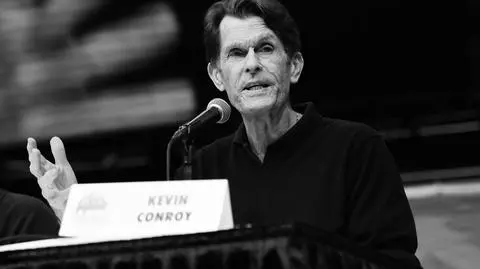 "Był TYM głosem Batmana. Był ikoną". Zmarł Kevin Conroy