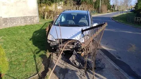 Pijany kierowca wjechał w ogrodzenie. Koszalin