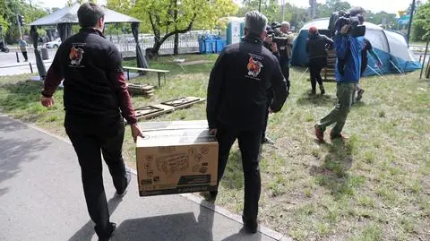 Namioty przed ministerstwem. Pracownicy prokuratur i sądów domagają się podwyżek