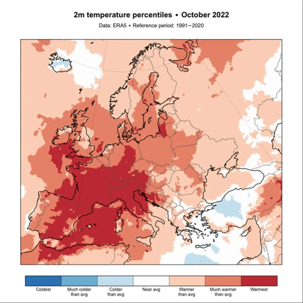 Średnie przedziały temperatury powietrza przy powierzchni Ziemi dla października 2022 w porównaniu z okresem 1991-2020