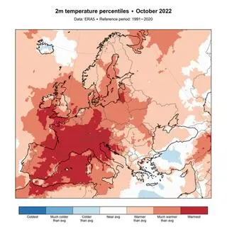 Średnie przedziały temperatury powietrza przy powierzchni Ziemi dla października 2022 w porównaniu z okresem 1991-2020