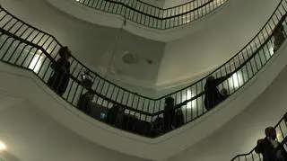 Po otwarciu pierwsze osoby zeszły po schodach do góry