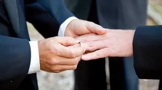 Kościół Anglii wprowadza nabożeństwa błogosławiące pary tej samej płci 