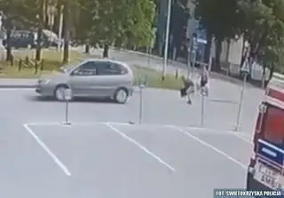 Pieszy został potrącony, kierowca odjechał