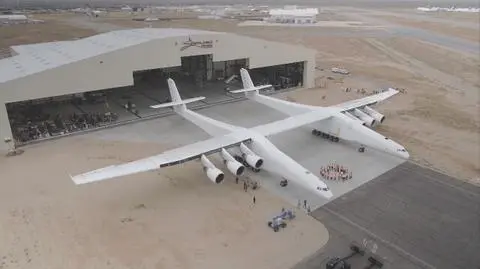 Największy samolot świata - Stratolaunch