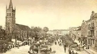  Nowy Rynek /Plac Zwycięstwa/ z lewej kościół luterański, około 1900 r