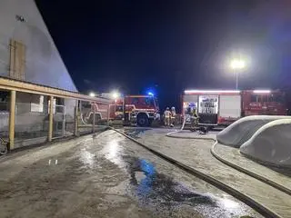 Pożar obory w Ogorzelinach, konieczna była ewakuacja bydła
