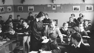 Szkoła podstawowa w Warszawie, lata 50-te