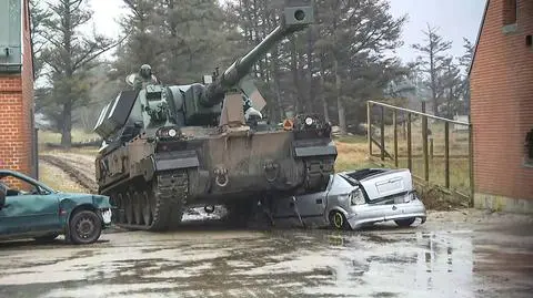 Polish AHS Krab howitzers take part in NATO Dynamic Front 23 maneuvres