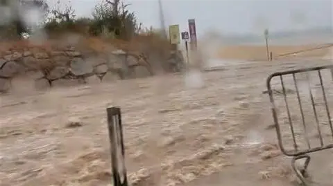 Ciemność, teraz zalane ulice