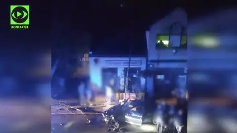 Był pijany, wpadł w poślizg, zatrzymał się na latarni. Świadkowie: kierowca chciał uciec