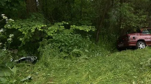 Kierowca znalazł w rowie ciało mężczyzny i motorower