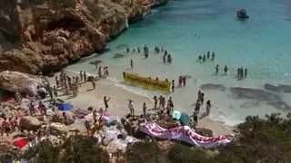 Protesty na plaży na Majorce