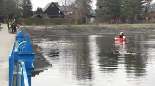 Policja pod nadzorem prokuratury wyjaśnia okoliczności śmierci dwóch mężczyzn, którzy utonęli w zalewie w Majdanie Sopockim