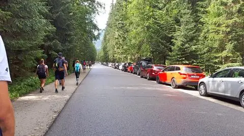 Zmiany dla parkujących w rejonie Morskiego Oka. "Na najpopularniejszych szlakach tworzą się zatory"