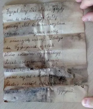 Zeszyty szkolne Magdaleny Samozwaniec znalezione w Kossakówce