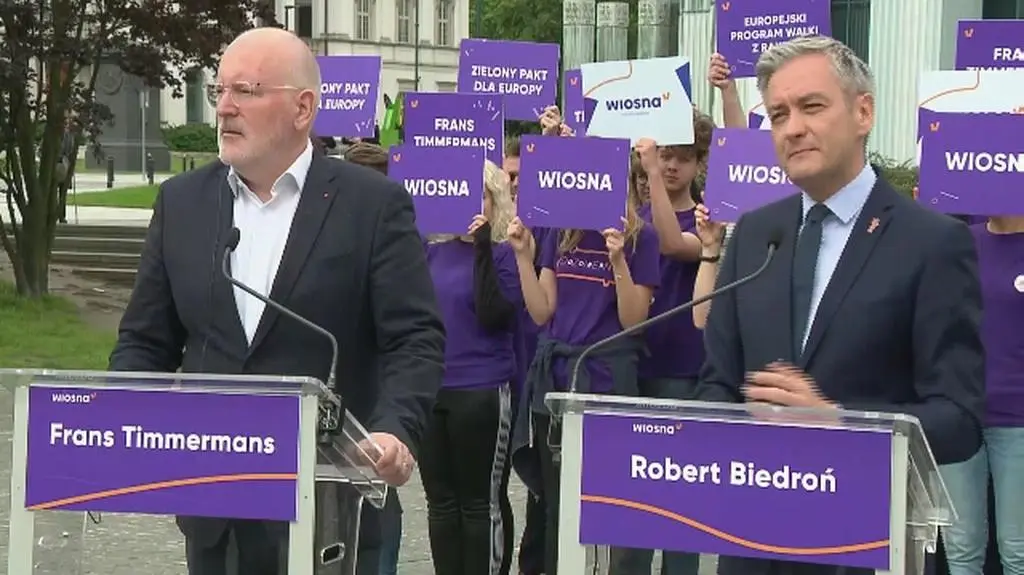Biedroń i Timmermans na wspólnej konferencji w Warszawie