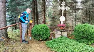 Na trasie znajduje się kilka ciekawych punktów związanych z historią regionu. 