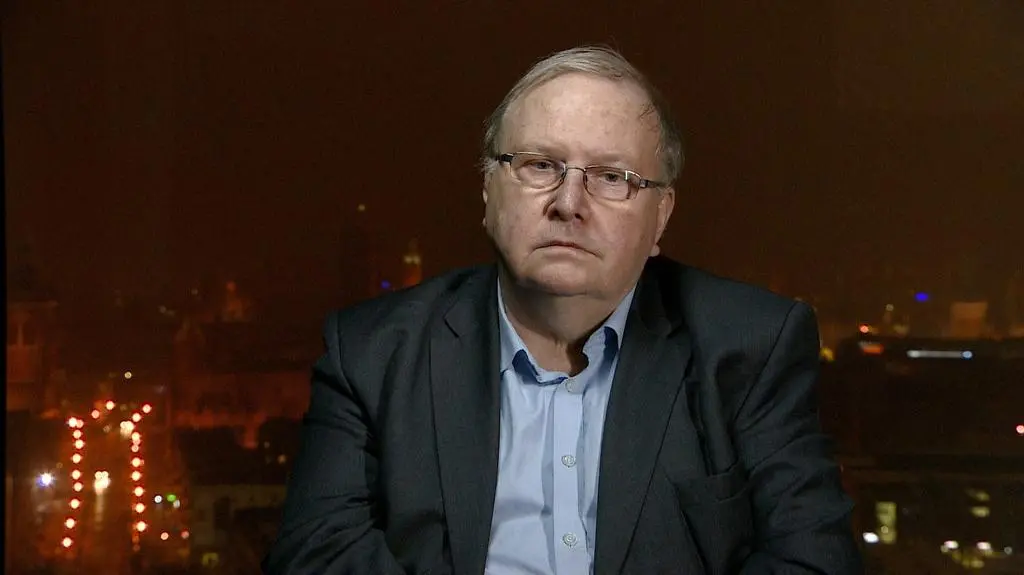 Kiedy PiS ubiera owczą skórę Polacy się mniej go boją