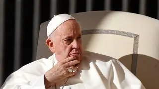 Papież broni błogosławieństw dla par tej samej płci